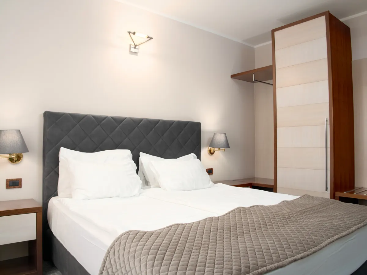 economy room bed