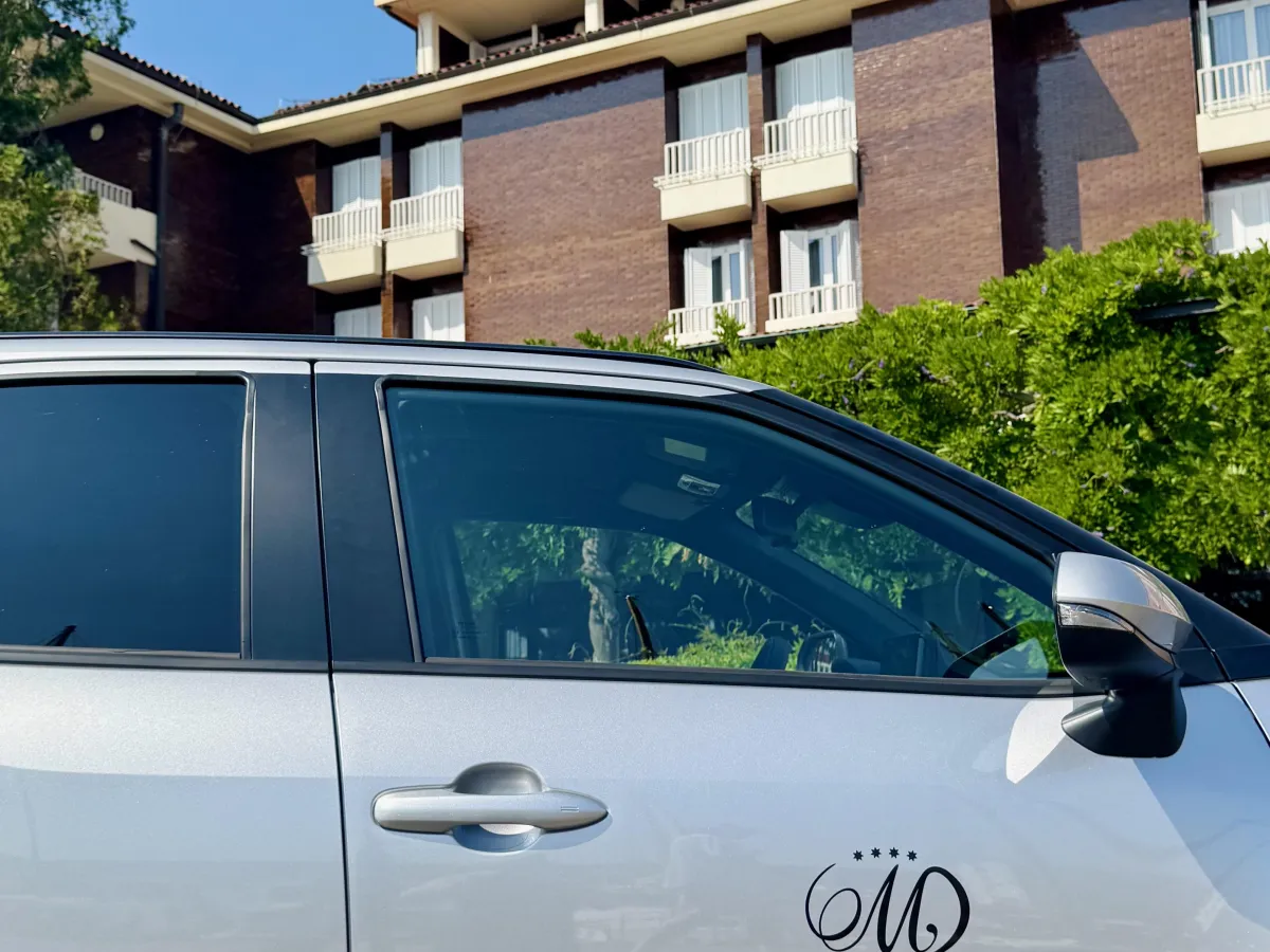 hotel marina car